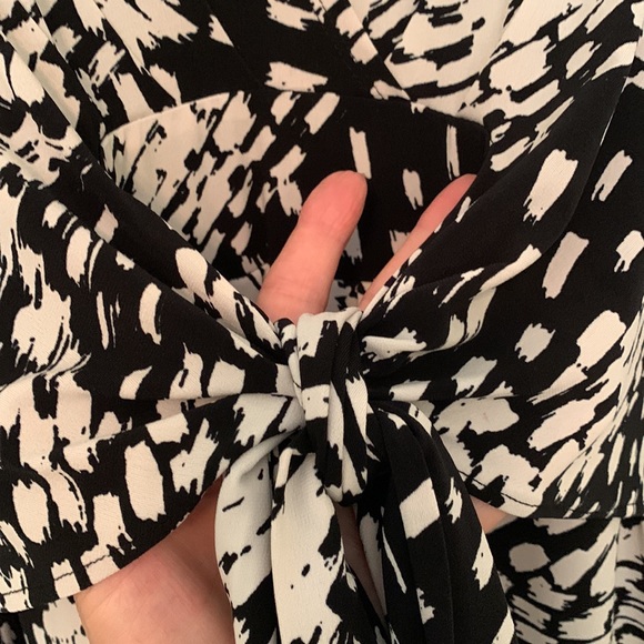 MICHAEL KORS Black and White Jersey Tie Front Dress Size 2 - Picture 7 of 10